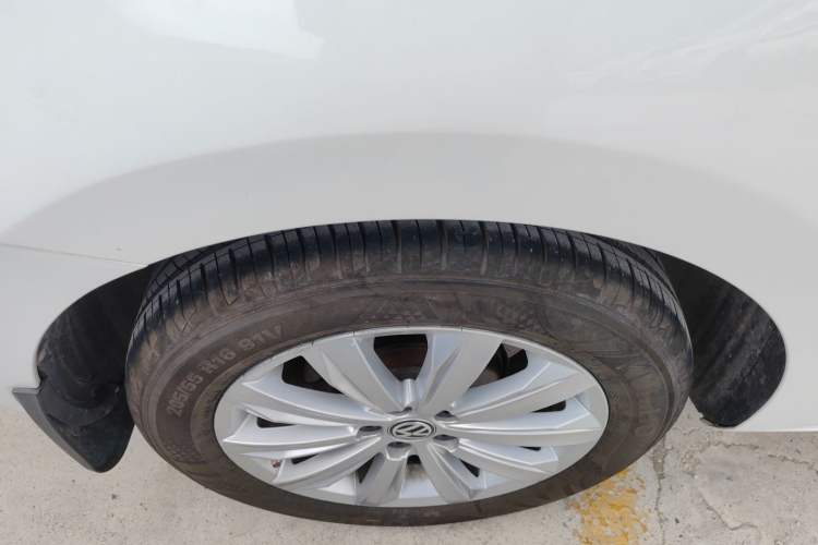 Used Volkswagen Bora 2016 1.6L Automatic Comfort Model Right Rear Wheel Hub