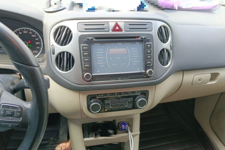 Used Volkswagen Tiguan 2010 1.8 TSI Automatic Two-Wheel Drive Trend Edition Audio And AC Panel