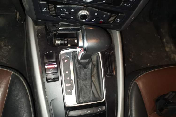 Used Audi Q5 2017 40 TFSI Ambition Edition Gear Lever