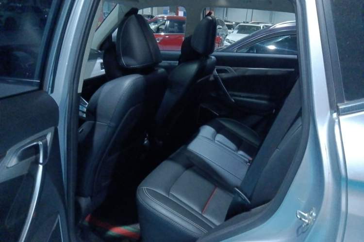 Used Geely Auto Emgrand X7 Sport 2018 1.8TD Automatic Two-Wheel Drive Smart Connect 4G Internet Edition Left Rear Seat