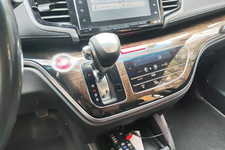 Used Honda Odyssey 2015 Revised Version 2.4L Supreme Edition
