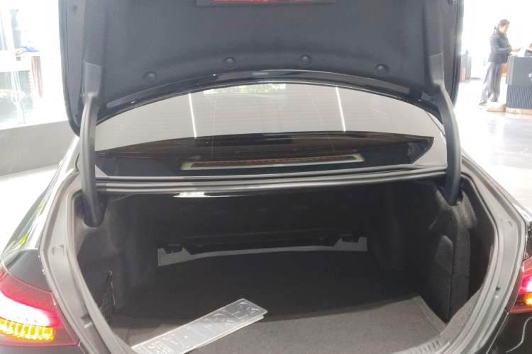 Used Mercedes-Benz E-Class 2023 Facelift E 260 L