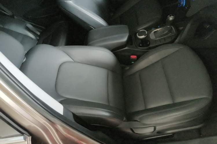 Used Hyundai Santa Fe 2015 2.4L Automatic Two-Wheel Drive Smart Version 5 Seats
