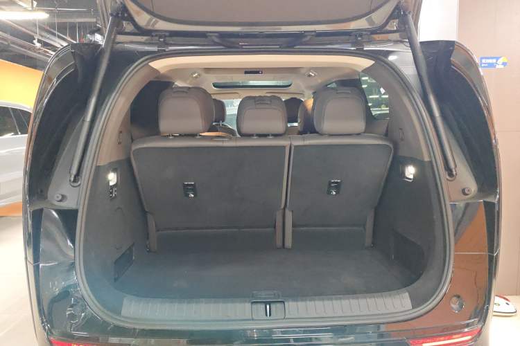 Used Li Auto MEGA 2024 Ultra Model
