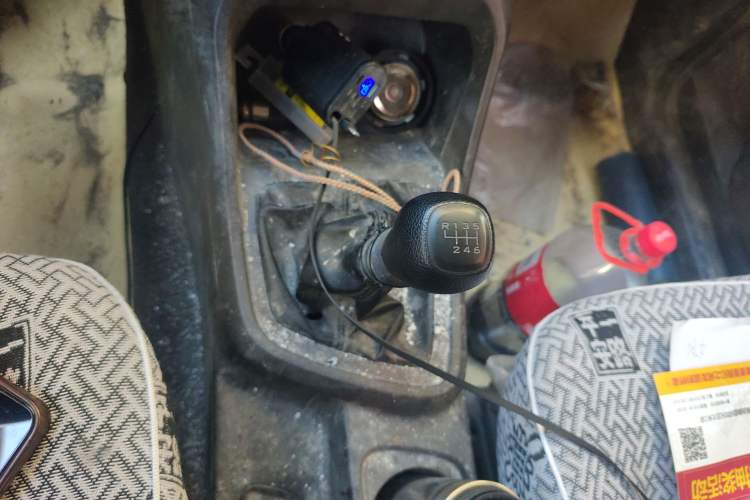 Used Wuling Hongguang V 2019 1.5L Jingqu Edition Sealed-Window Vehicle China VI LAR Gear Lever