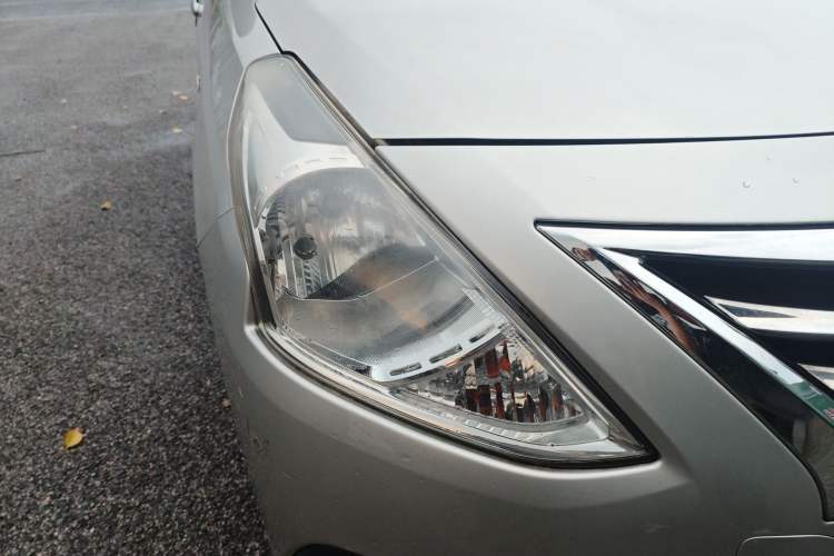 Used Nissan Sunny 2015 1.5XE Manual Comfort Edition Right Front Headlight