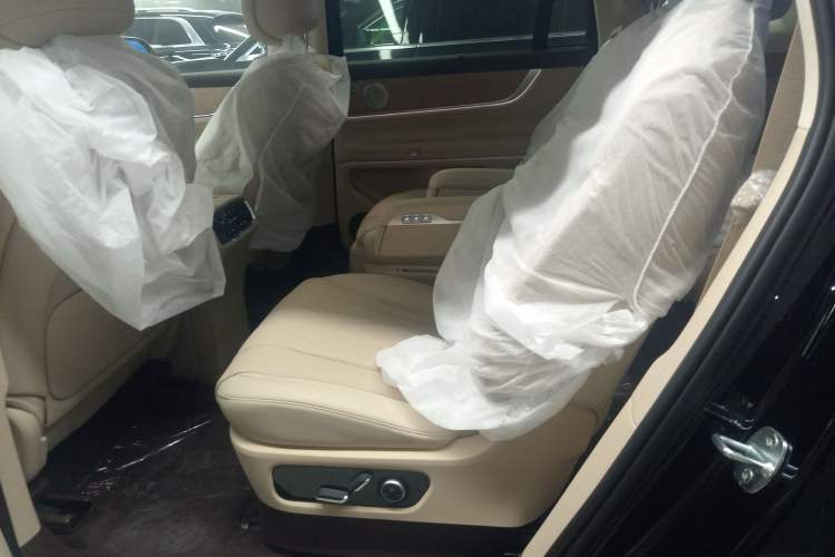 Used Hima AITO M9 2024 Range-Extended Ultra Version 42 kWh 6-Seater Model Left Rear Seat