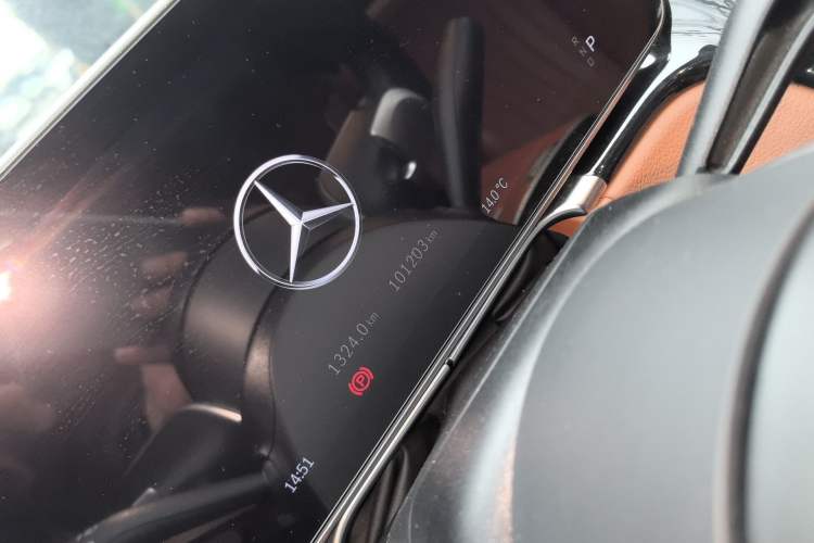 Used Mercedes-Benz S-Class 2022 S 400 L Business Model Odometer Close Up