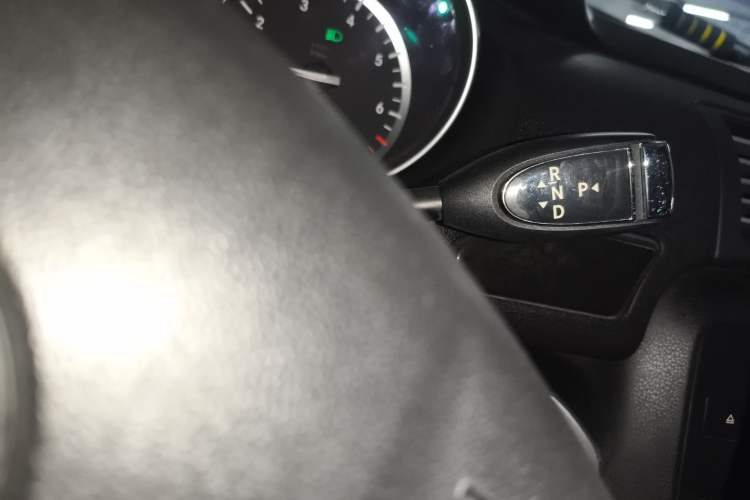 Used Mercedes-Benz R-Class 2017 R 320 4MATIC Business Edition Prestige Model Gear Lever