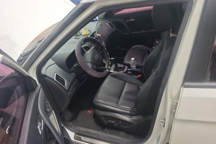 Used Hyundai ix25 2015 1.6L Automatic Two-Wheel-Drive Deluxe DLX Model Left Front Seat