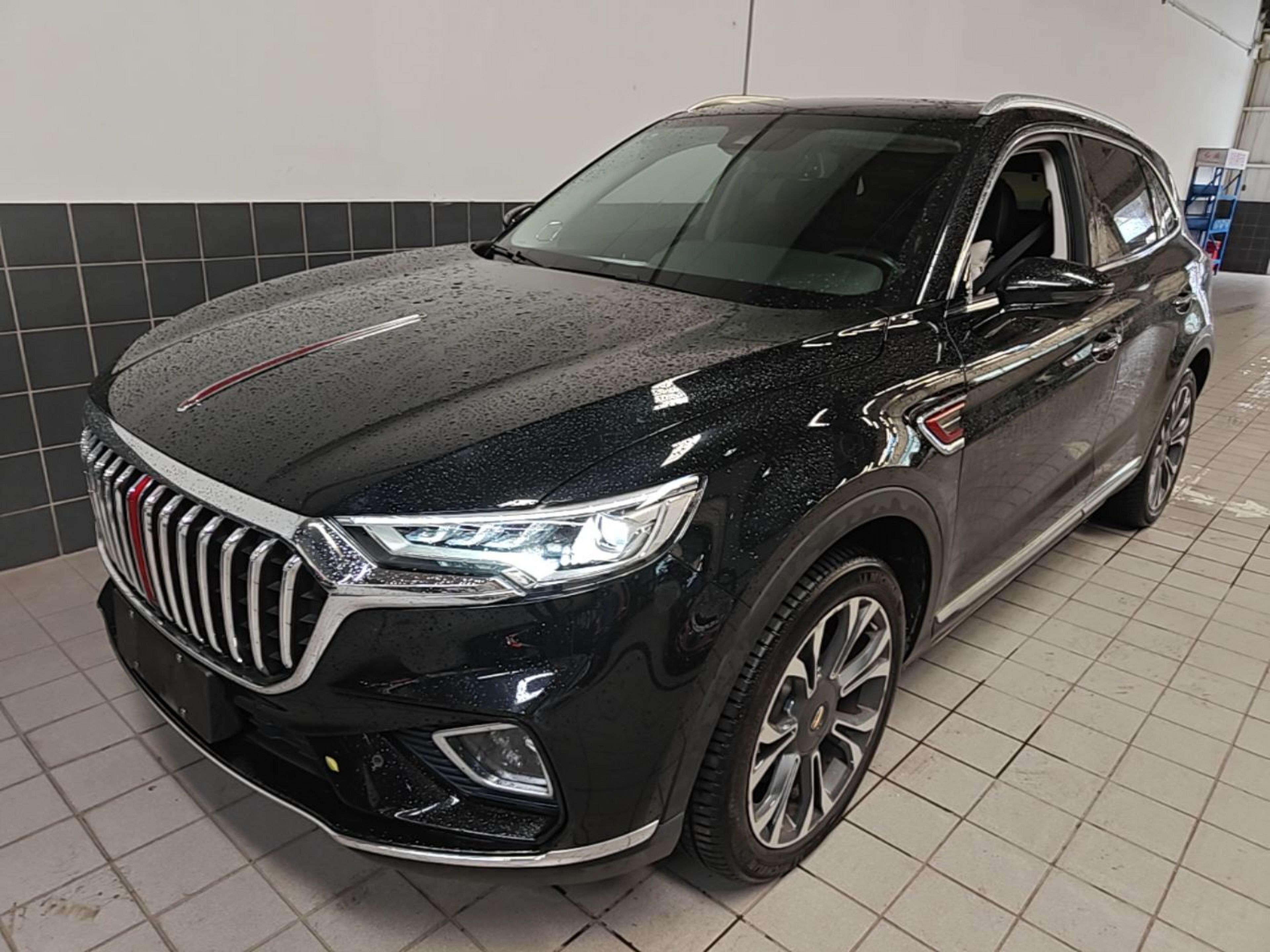 Unter der Vorderseite des Autos