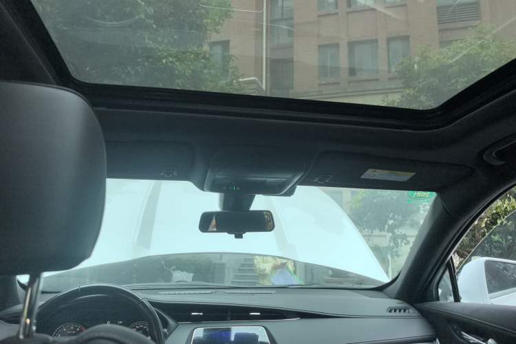 Used Cadillac XT4 2018 28T Two-Wheel-Drive Luxury Model Headliner