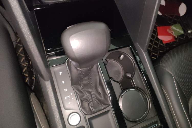 Used Volkswagen Teramont 2020 330TSI Two-Wheel-Drive Luxury Edition China VI Standard Gear Lever