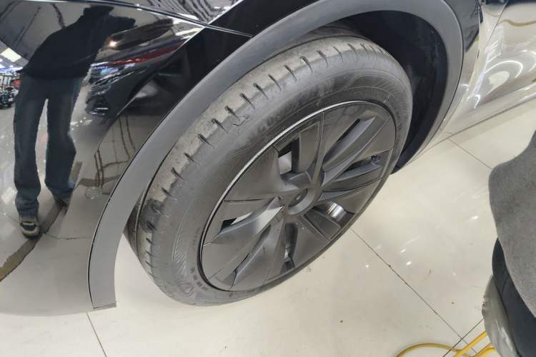 Used Tesla Model Y 2022 Revised Version Rear-Wheel Drive Left Front Wheel Hub