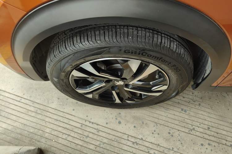 Used Peugeot 2008 2022 230THP THE ONE Left Front Wheel Hub