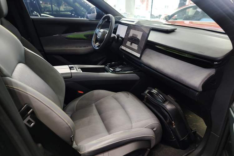 Used Lynk & Co 08 EM-P 2023 245km Ultra-Long Range Halo Right Front Seat