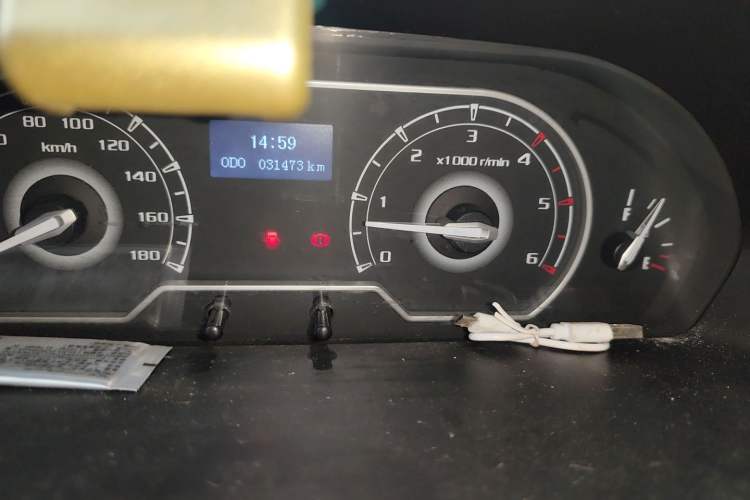 Used SAIC MAXUS Xintu V80 2019 2.0T Plus 6-Speed Manual – Aoyuntong Short Wheelbase Mid-Roof Design 5/6-Seater
