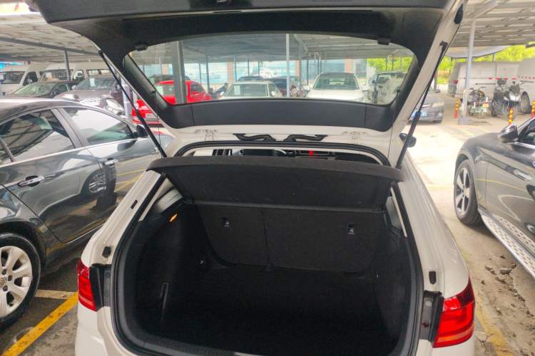 Used Volkswagen Gran Lavida 2015 1.6L Automatic Comfort Edition
