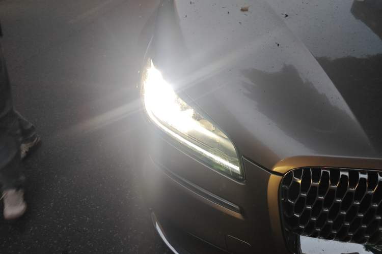 Used Lincoln Corsair 2020 2.0T Two-Wheel Drive Luxury Edition Right Front Headlight