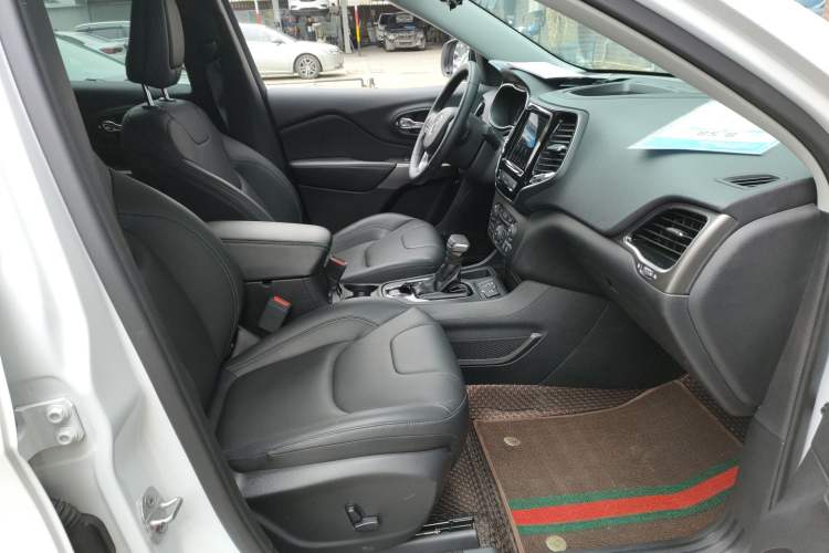 Used Jeep Cherokee 2020 2.0T Two-Wheel Drive Leading Edition