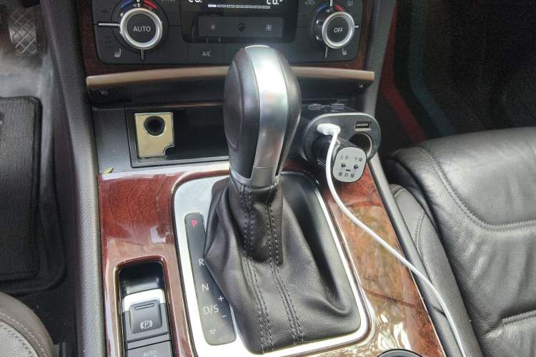 Used Volkswagen Touareg 2015 3.0 TSI Standard Model Gear Lever