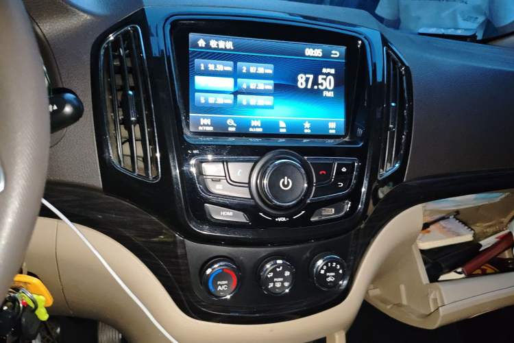 Used Baojun 730 2014 1.5L manual Comfort version 7 seats
