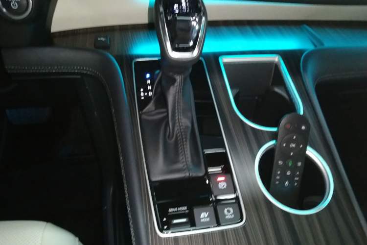 Used Toyota SIENNA 2024 2.5L Hybrid Four-Wheel Drive Prestige Edition