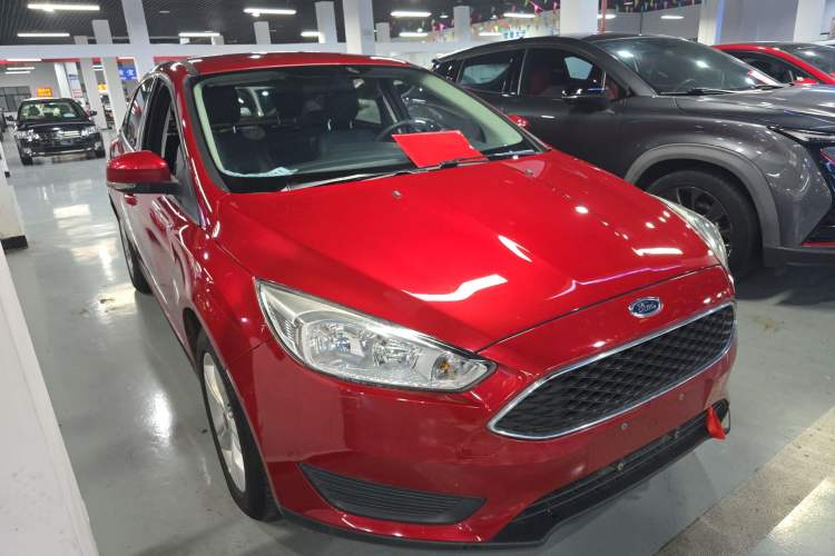 Used Ford Focus 2018 Hatchback Classic 1.6L Automatic Comfort Plus SmartDrive Edition Front Right 45 Deg