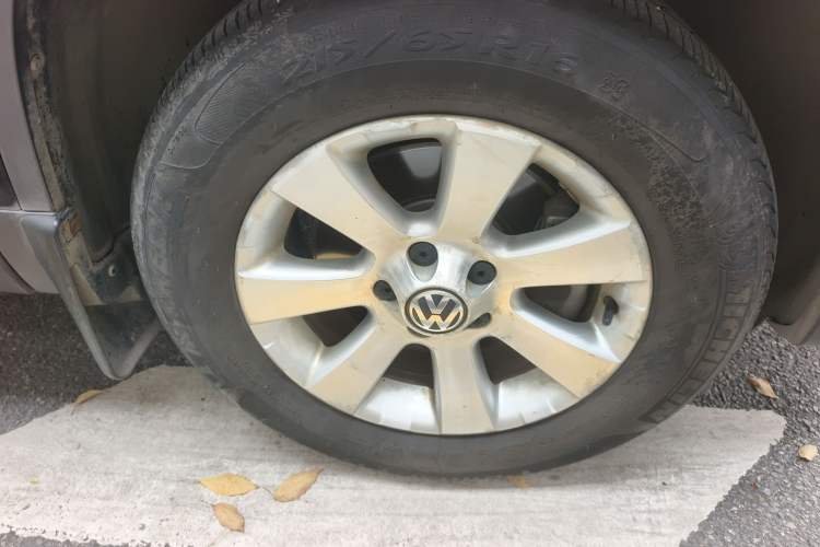 Used Volkswagen Tiguan 2010 1.8 TSI Automatic Two-Wheel Drive Trend Edition Right Front Wheel Hub