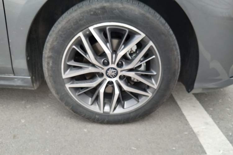 Used BYD Qin PLUS 2023 Champion Edition DM-i 120KM Leading Model Right Front Wheel Hub