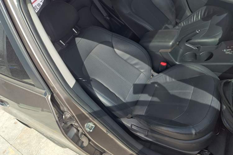 Used Hyundai ix35 2013 2.0L Automatic Two-Wheel Drive Smart GLS China IV Standard