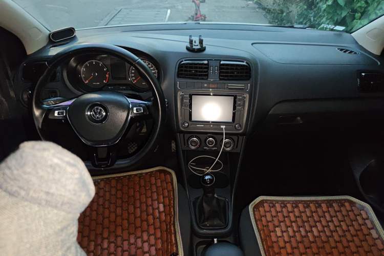 Used Volkswagen Polo 2014 1.4L Manual Fashion Edition
