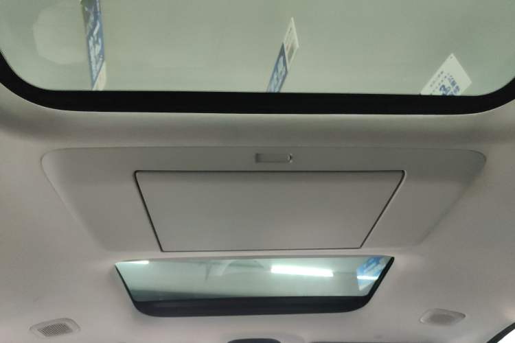 Used VOYAH Dream 2025 PHEV Four-Wheel-Drive Flagship Version – Qiankun Edition Headliner