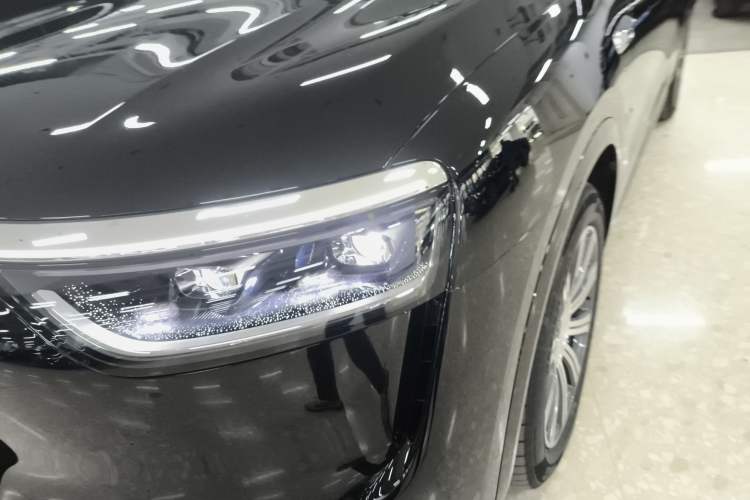 Used Hima AITO M8 2025 Extended-Range Max Version 37 kWh 6-Seater Left Front Headlight