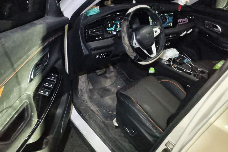 Used CHANGAN OSHAN X7 PLUS 2022 1.5T Blue Whale Edition Automatic Geeker Navigation Model
