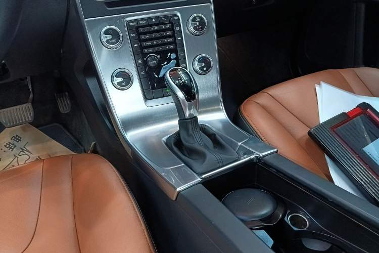 Used Volvo S60 2017 S60L T4 Smart Range Edition Gear Lever