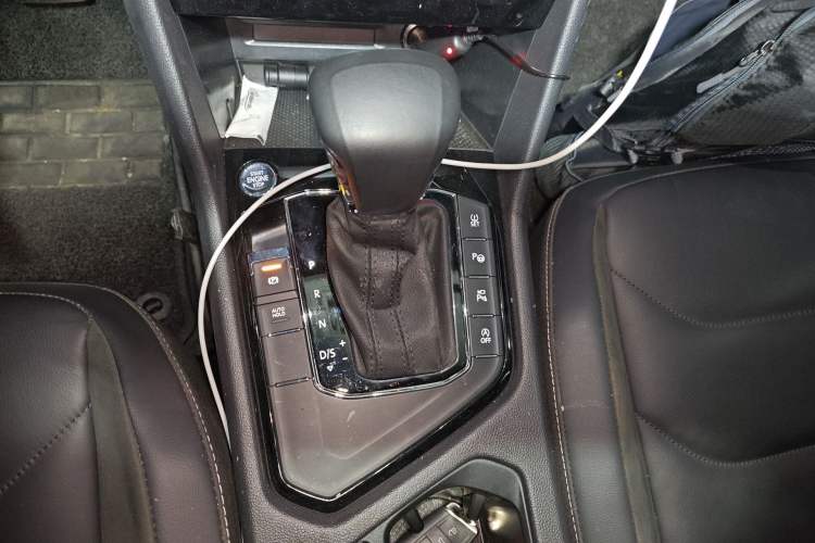 Used Volkswagen Tiguan L 2021 330TSI Automatic Two-Wheel Drive R-Line Enhanced Edition Gear Lever