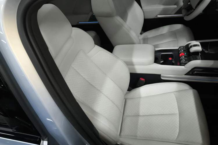 Used Formula Leopard Titanium 3 2025 501KM All-Wheel Drive Intelligent Driving Ultra Version Right Front Seat