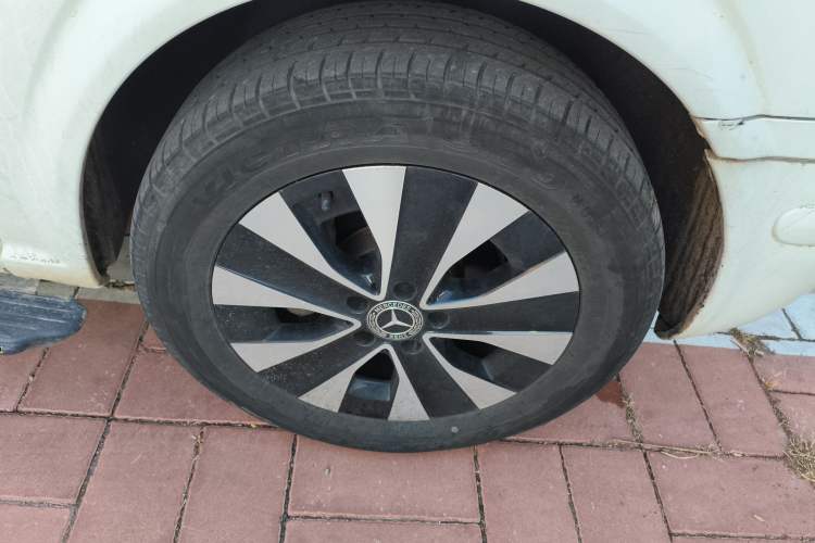 Used Mercedes-Benz Vito 2010 2.5L Elite Edition Right Front Wheel Hub