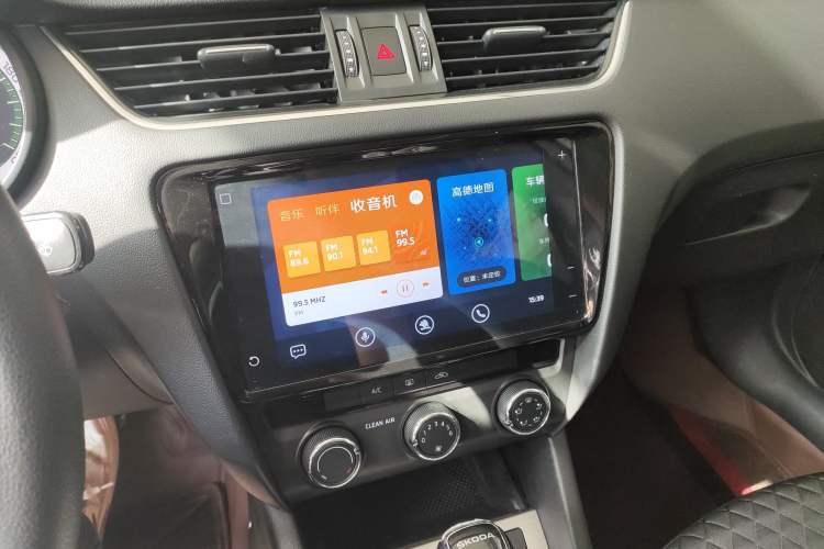 Used Skoda Octavia 2020 1.5L Automatic SmartDrive Luxury Edition Audio And AC Panel