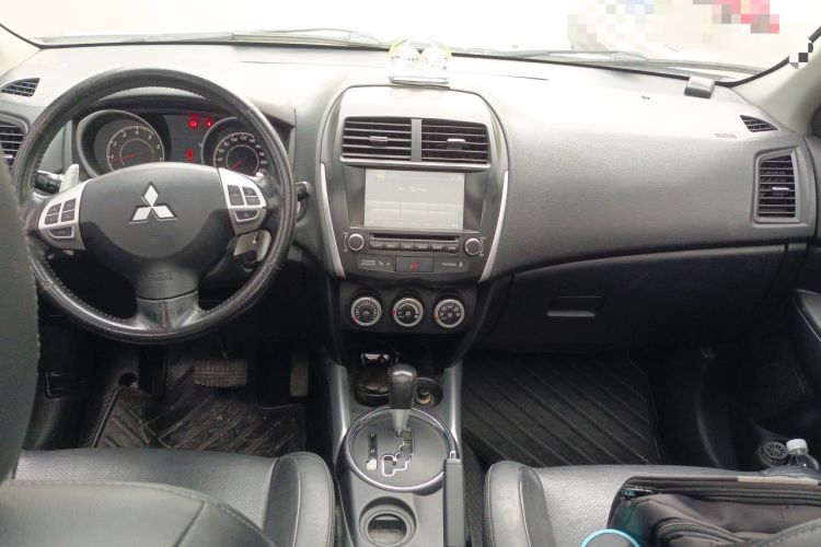 Used Mitsubishi ASX 2011 2.0 L Two-Wheel Drive XuanYi Version Center Console