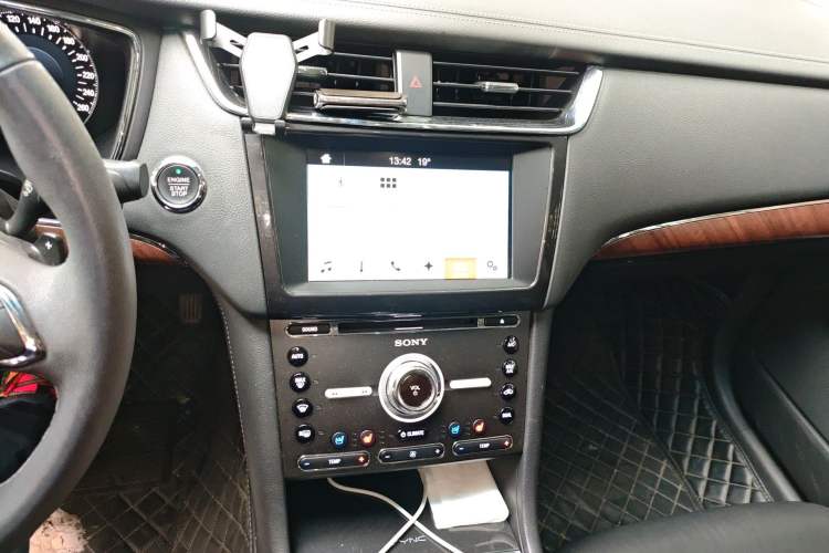 Used Ford Taurus 2017 EcoBoost 245 Flagship Model Audio And AC Panel