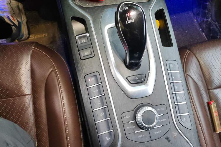 Used Wey VV6 2021 2.0T Two-Wheel Drive Smart Plus
