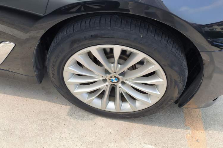 Used BMW 5 Series New Energy 2020 Mileage Upgrade Version 530Le Luxury Package Right Front Wheel Hub
