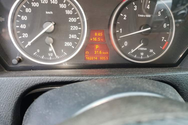 Used BMW X5 2013 xDrive35i Leading Model Odometer Close Up