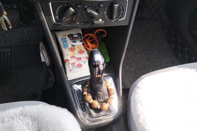 Used Volkswagen Jetta 2015 1.6L Automatic Comfort Model Gear Lever