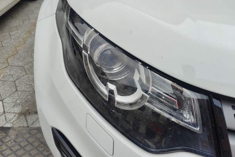 Used Land Rover Discovery Sport 2018 240 PS PURE Edition Right Front Headlight