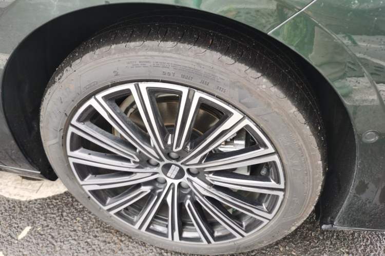 Used Geely Galaxy 8 2025 130km EM-P Exploration Edition
