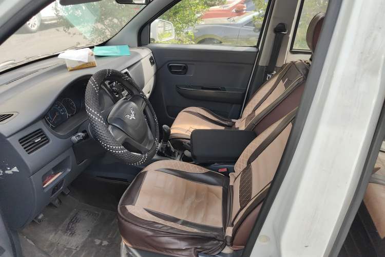 Used Wuling Rongguang V 2015 1.2L Base Version
