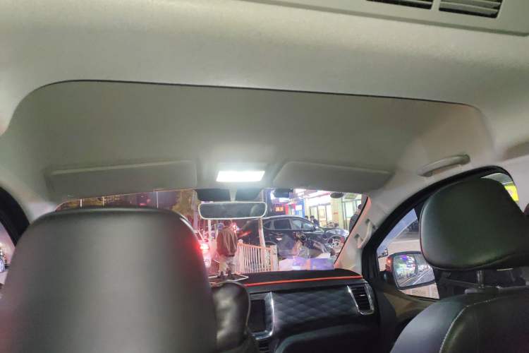 Used Jinbei Gold Hiace 2021 2.0L Passenger Van Travel Lion 6-Seater
